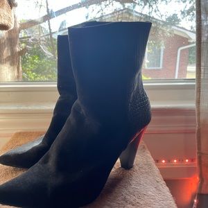 Black Point Boots w/ Faux Snake Skin Pattern
